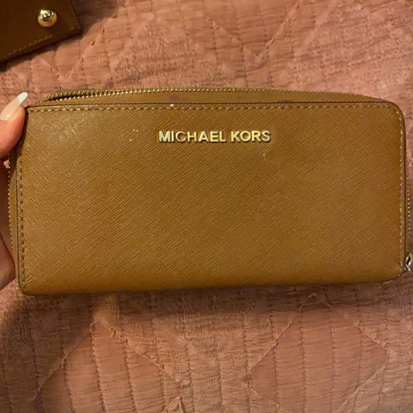 Michael Kors purse and wallet - Picture 3 of 12
